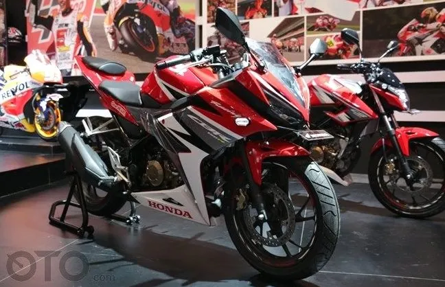 Menilai Kelebihan Honda Cb150r Streetfire Dibanding Honda Cbr150r Untuk Penggunaan Harian